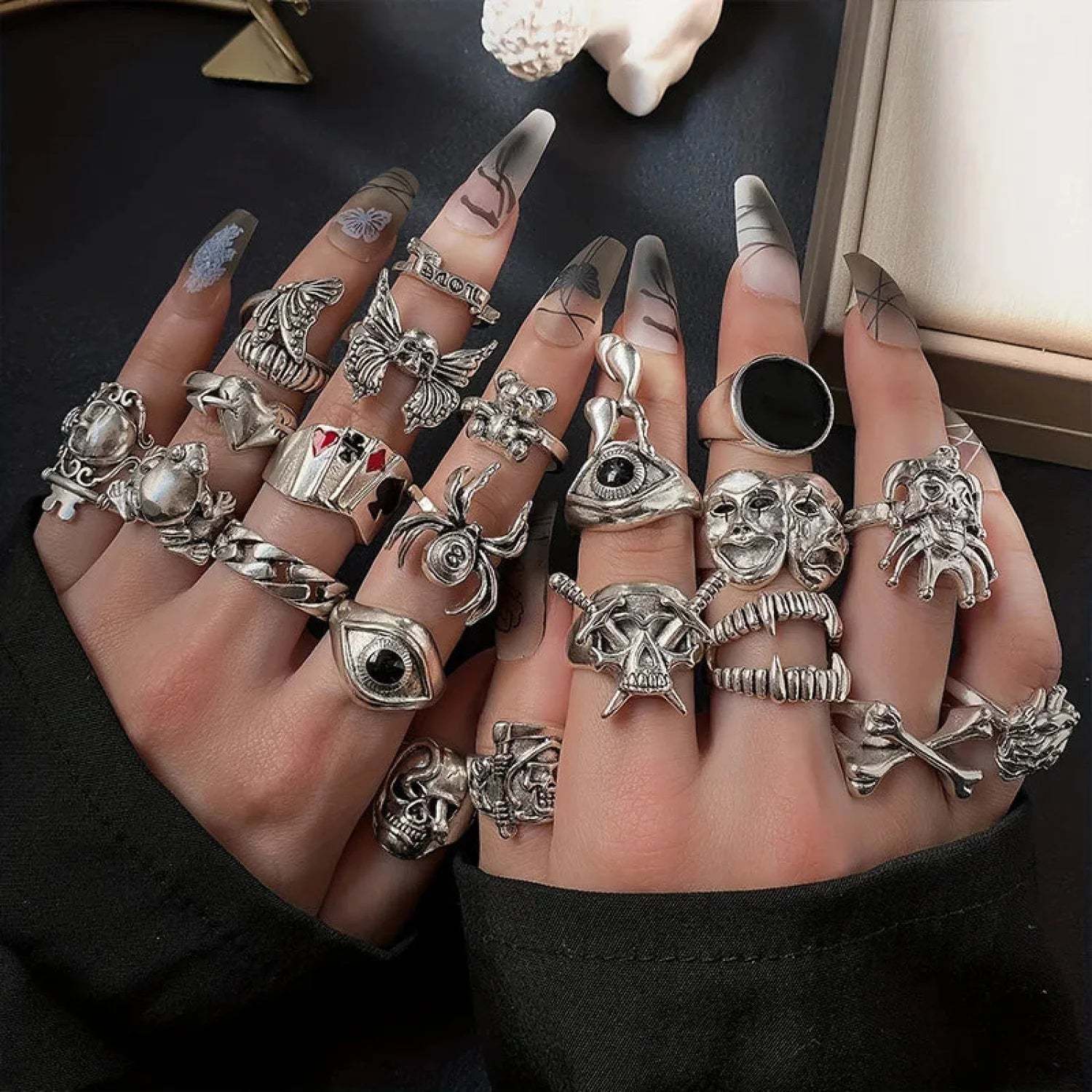 Rebellious Dark Skeleton Spider Ring sliver
