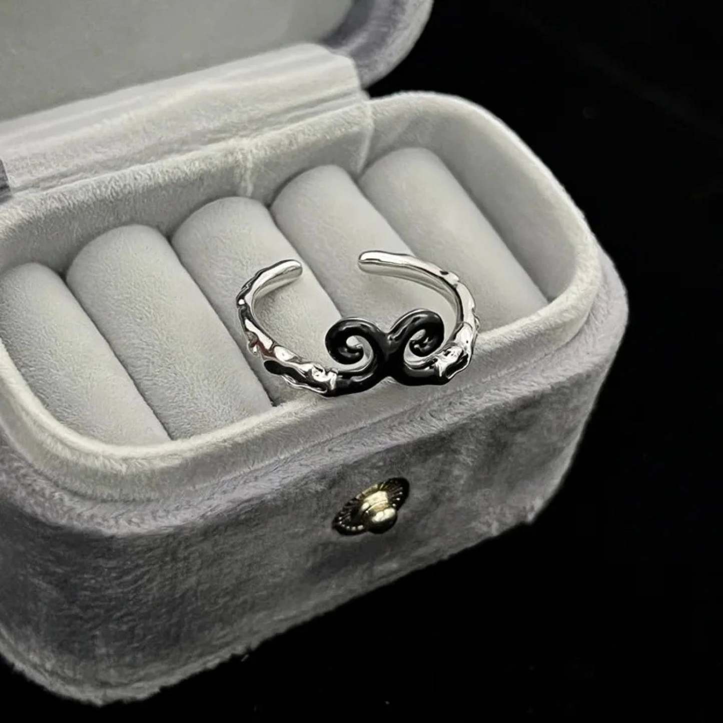 Simple Gothic Inebriated Spirit Ring sliver2