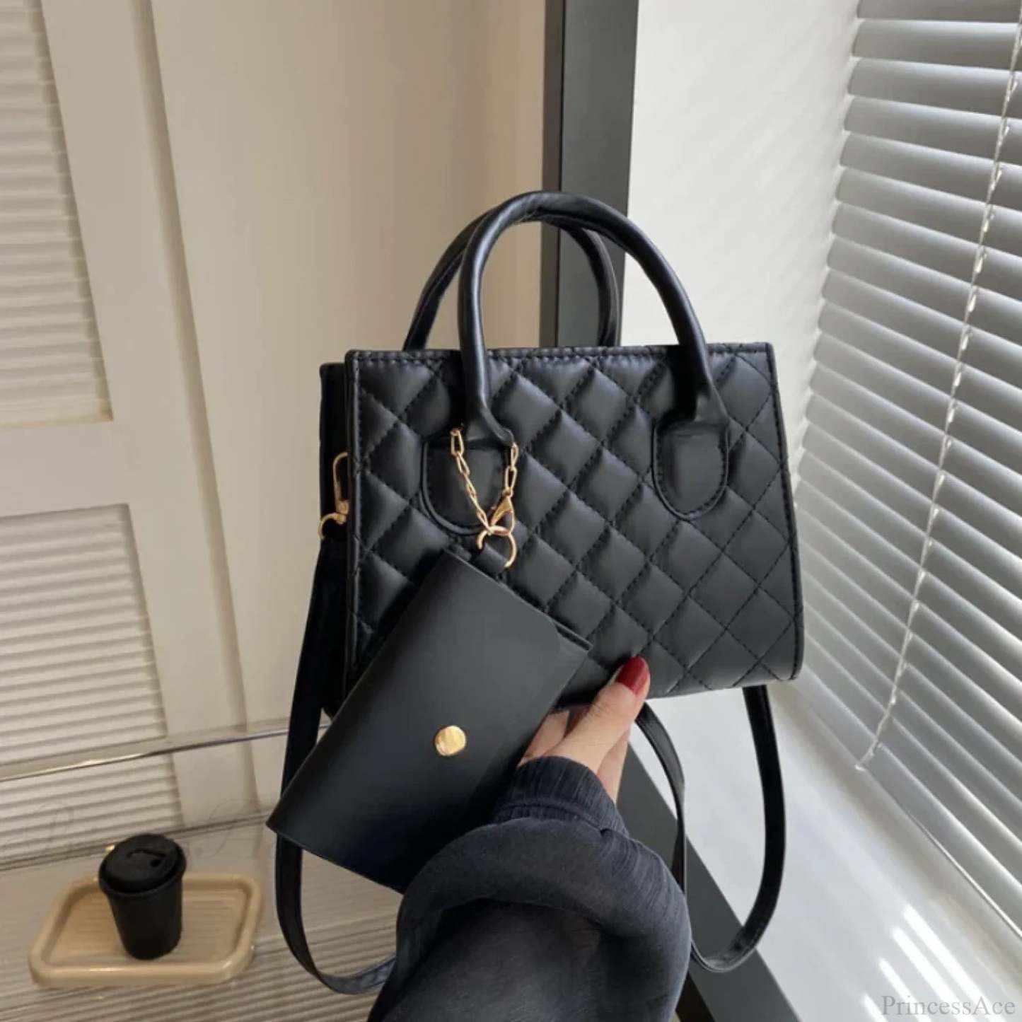 Solid Diamond Grid PU Leather Crossbody crossbody-250126