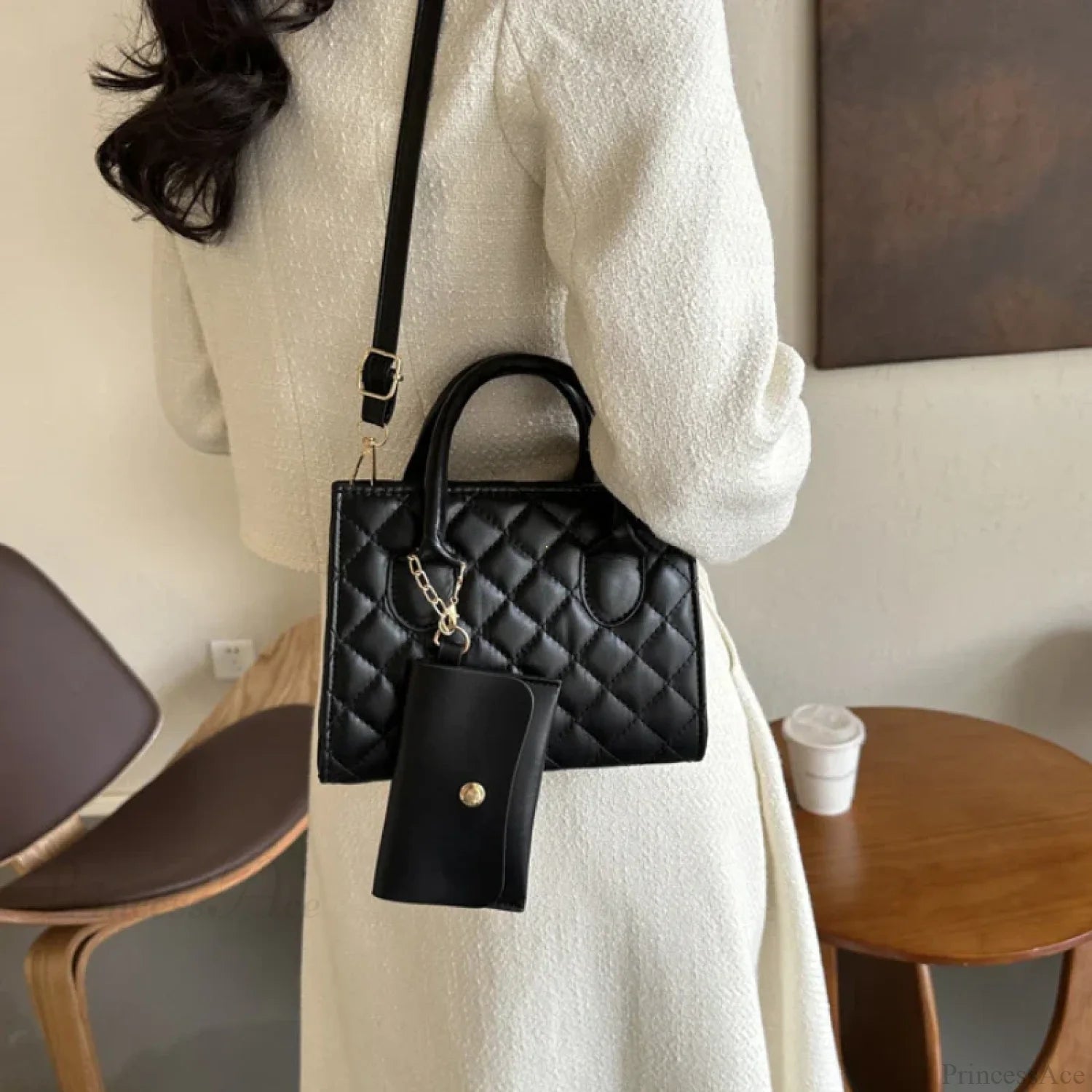 Solid Diamond Grid PU Leather Crossbody crossbody-250126