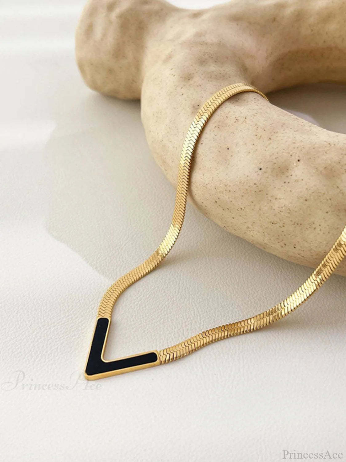 Victoria Charming Necklace Necklaces