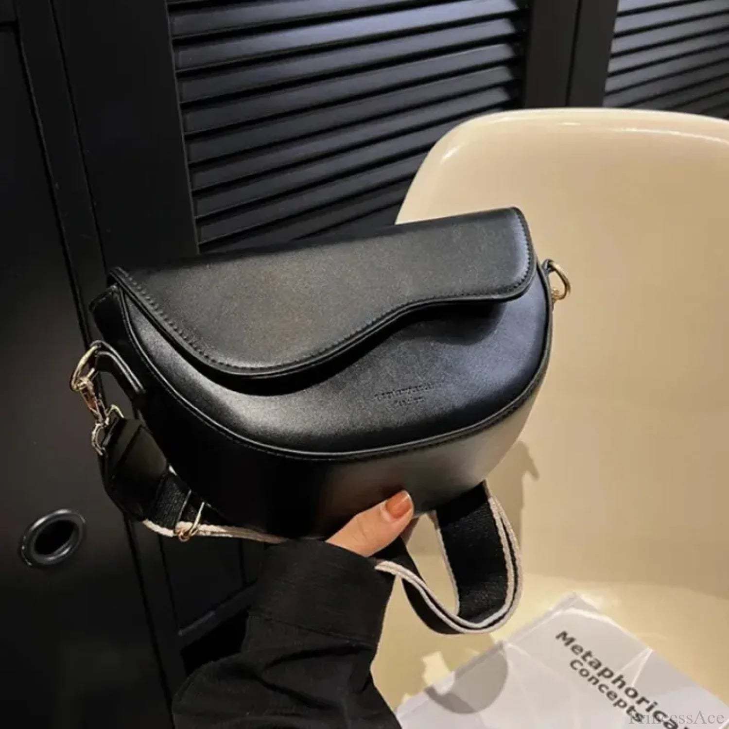 Vintage Flap Small Saddle Crossbody crossbody-250126