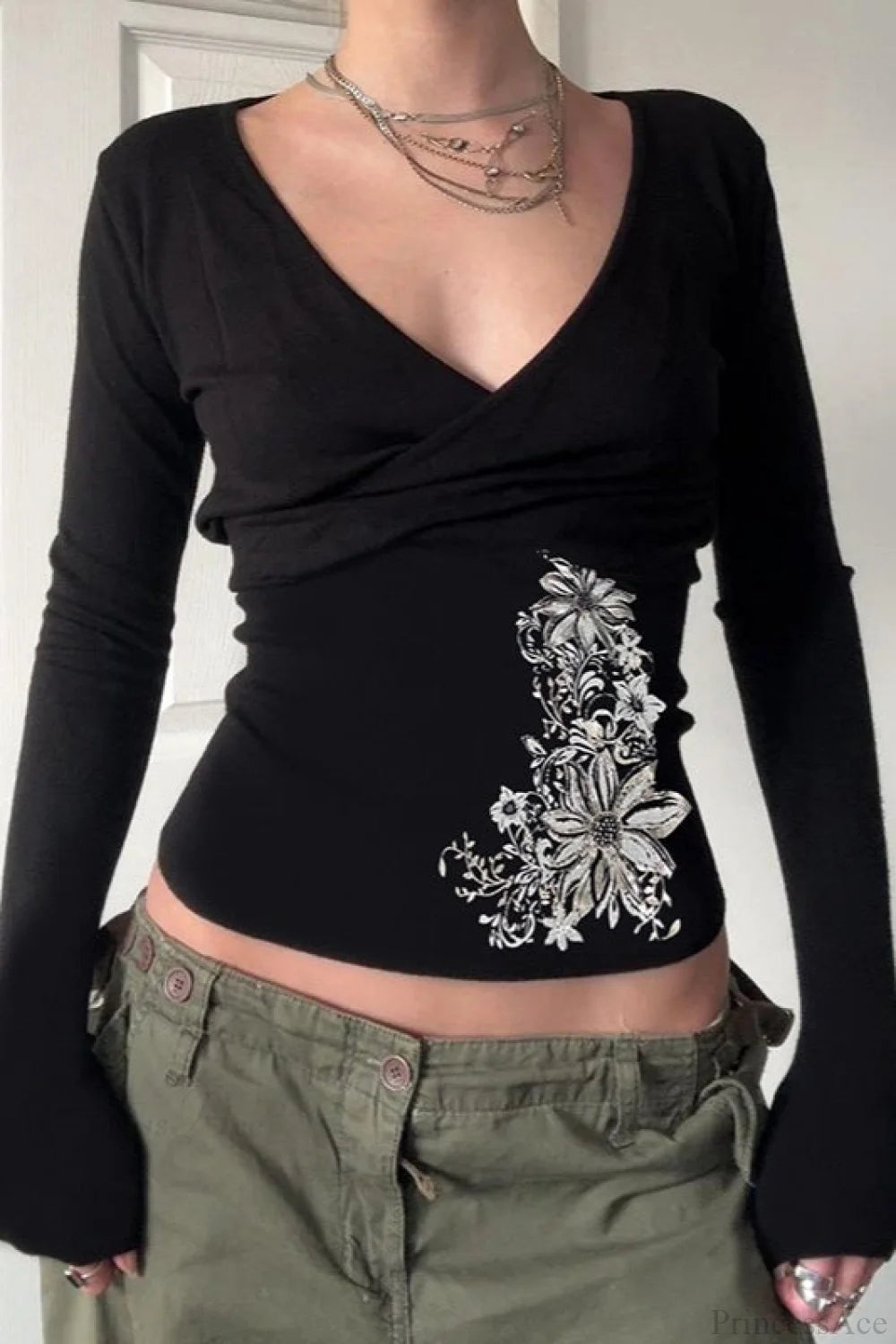 Vintage Floral Print V-Neck Black Slim Long Sleeve Tee