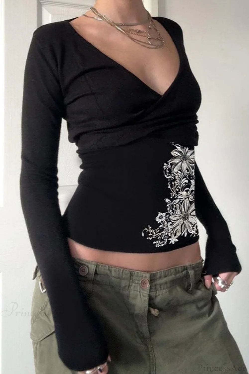 Vintage Floral Print V-Neck Black Slim Long Sleeve Tee