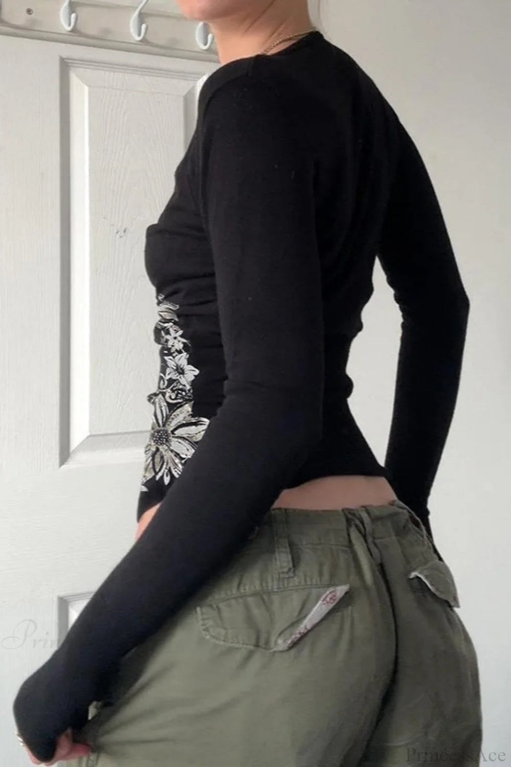 Vintage Floral Print V-Neck Black Slim Long Sleeve Tee