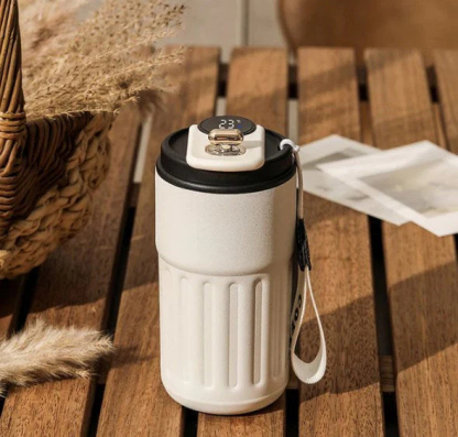 Displej teploty kávy zobrazuje každý stupeň na obrazovke, čím sa zachováva zlatistá aróma kávy.🌡️