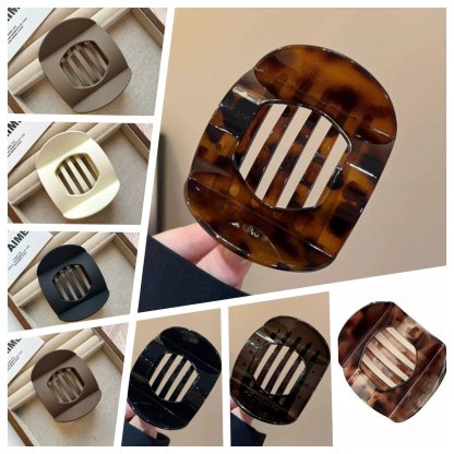 Ležérna všestranná jednofarebná sponka do vlasov s plochým lemovaním