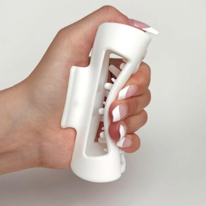 ☁️Mäkká silikónová sponka do vlasov☁️Sponka v tvare žraloka je mäkká a odolná voči nárazom, chráni zadnú časť hlavy. Sponka do vlasov je odolná voči vypadávaniu a je odolná. ⭐️