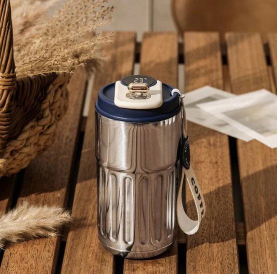 Displej teploty kávy zobrazuje každý stupeň na obrazovke, čím sa zachováva zlatistá aróma kávy.🌡️