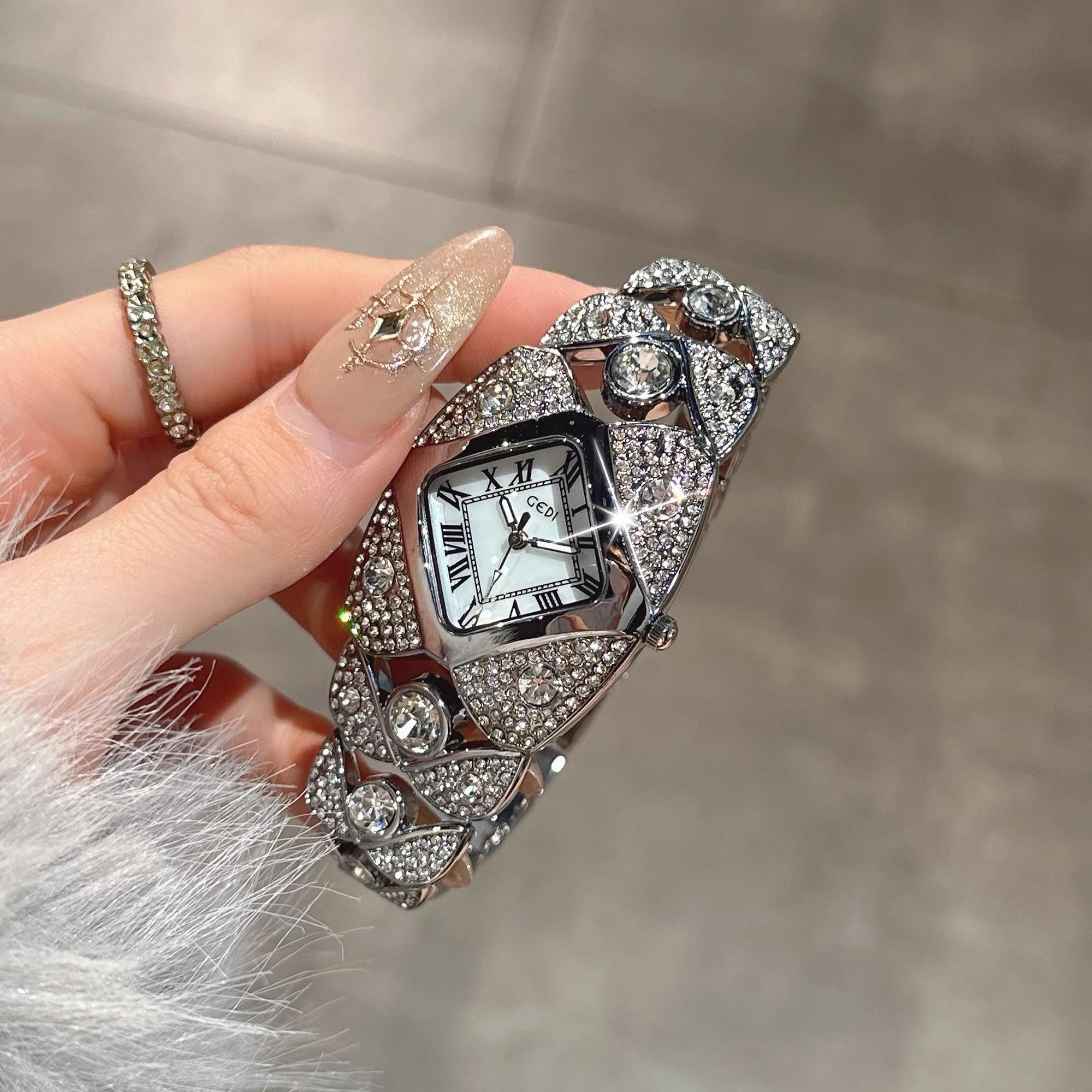 🌱🌱🌱Callie | Dámske hodinky 2025 Elegancia so svetlom, diamantmi a vodeodolným dizajnom