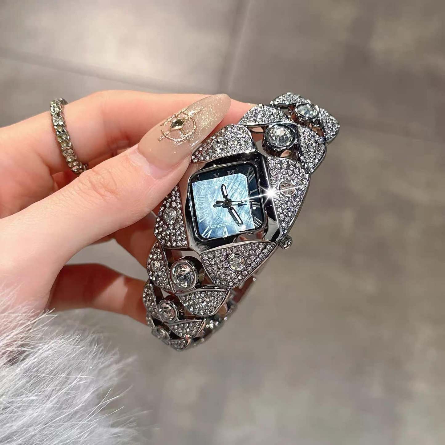 🌱🌱🌱Callie | Dámske hodinky 2025 Elegancia so svetlom, diamantmi a vodeodolným dizajnom