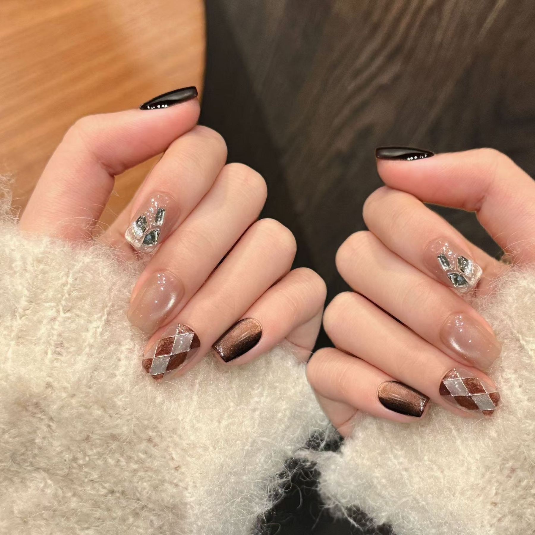 Autumn-Winter Mocha Brown Cat-Eye Press-On Nails — Handmade Retro Diamond Pattern with Vintage Elegance