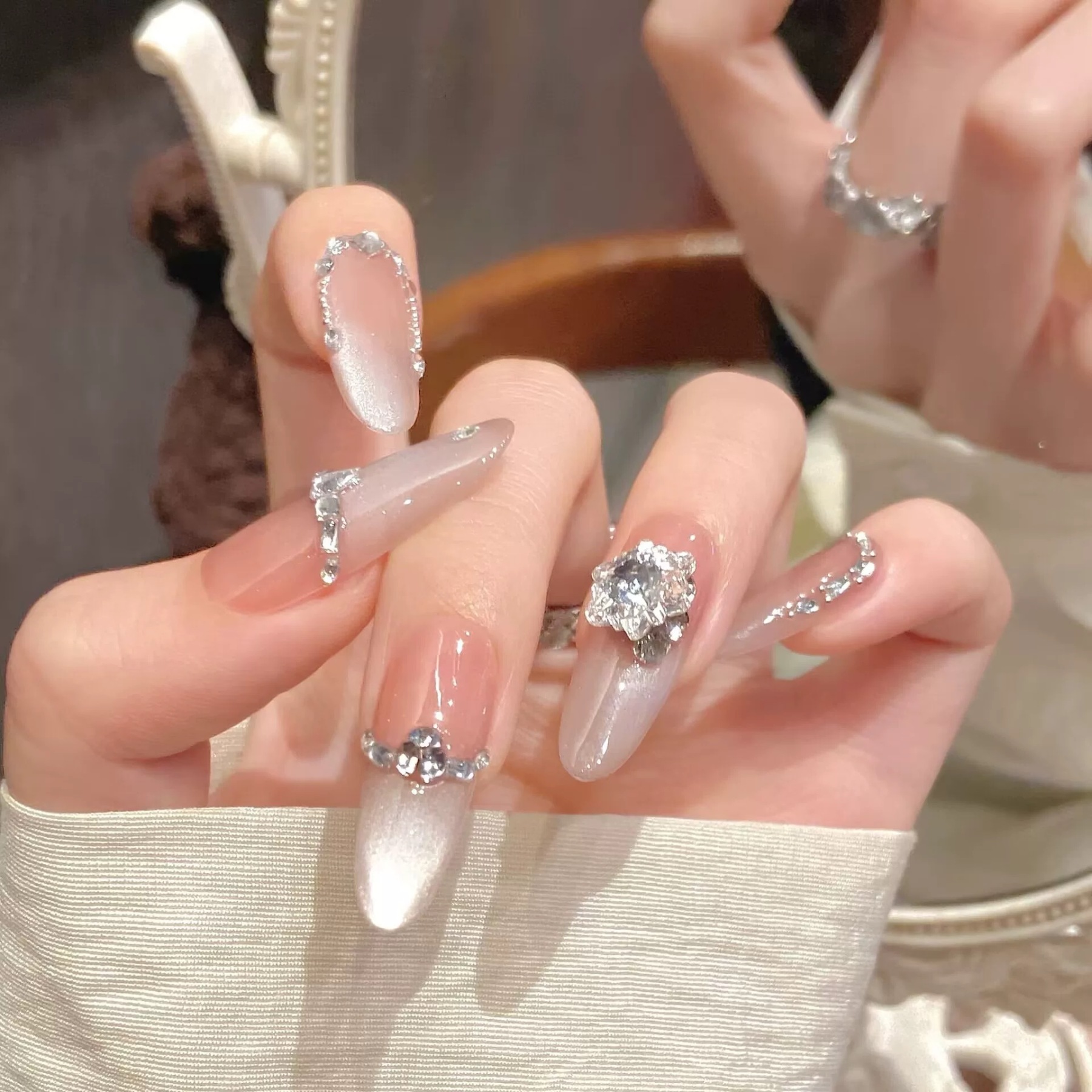 Luxury Glitter Cat-Eye Full-Coverage Press-On Nails — Handmade Design with Dazzling Elegance