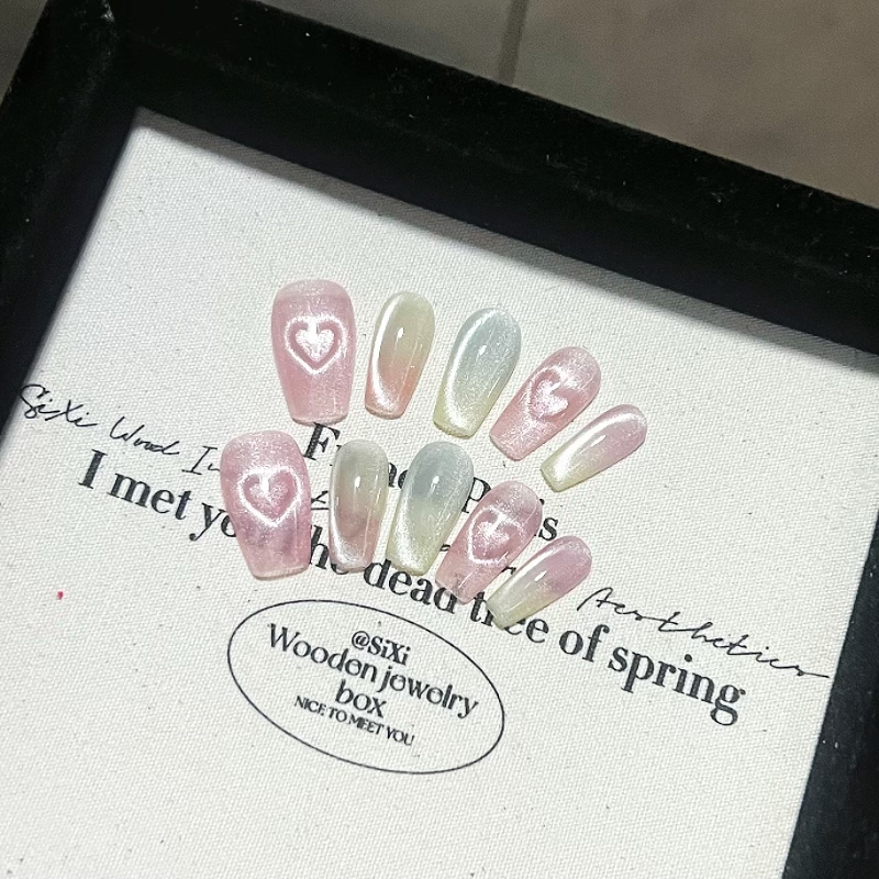 Dreamy Heart Cat-Eye Press-On Nails — Handmade Short Design with Rainbow Candy Colors & Whimsical Charm