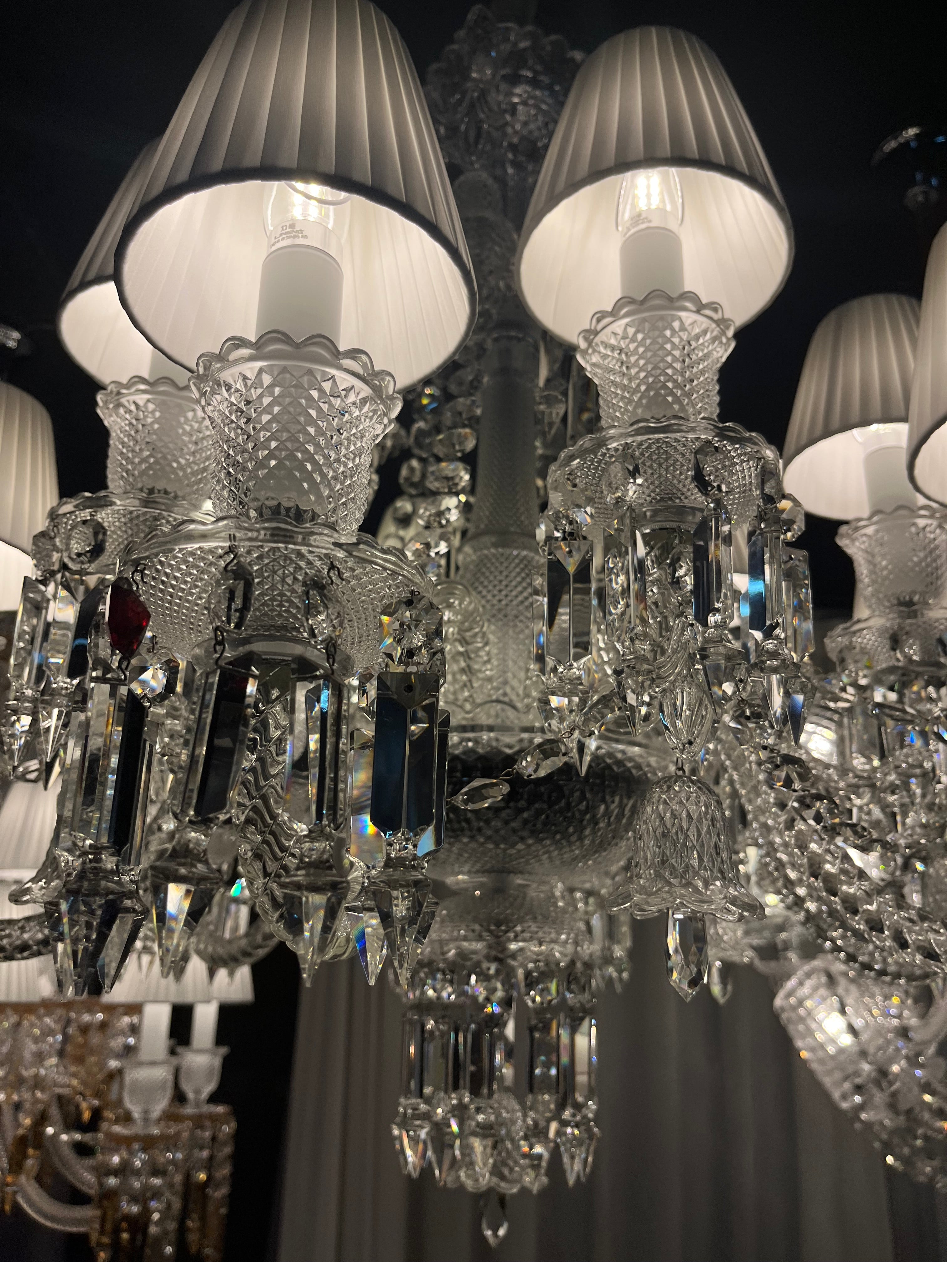 Zenith JE TE VOIS FLOU Baccarat CHANDELIER – MH LIGHTING