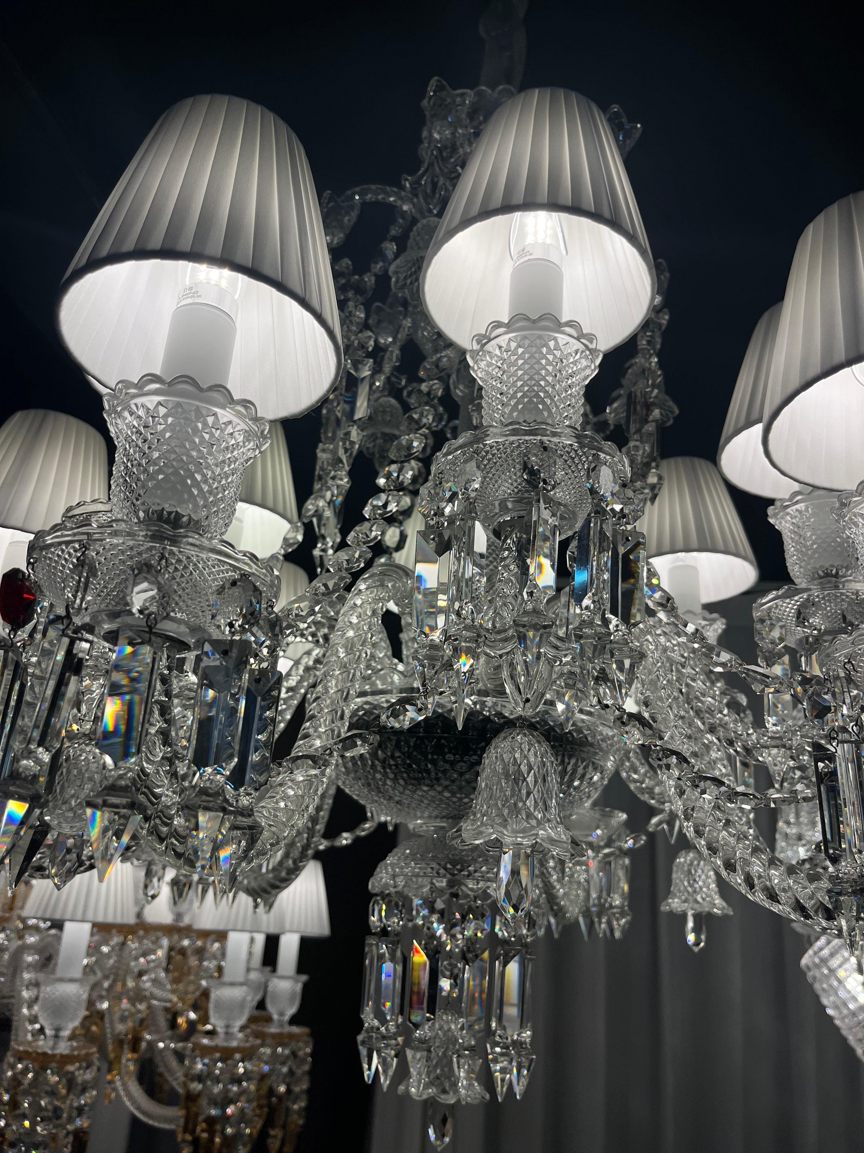 ヤッタルツー Zenith JE TE VOIS FLOU Baccarat CHANDELIER – MH LIGHTING