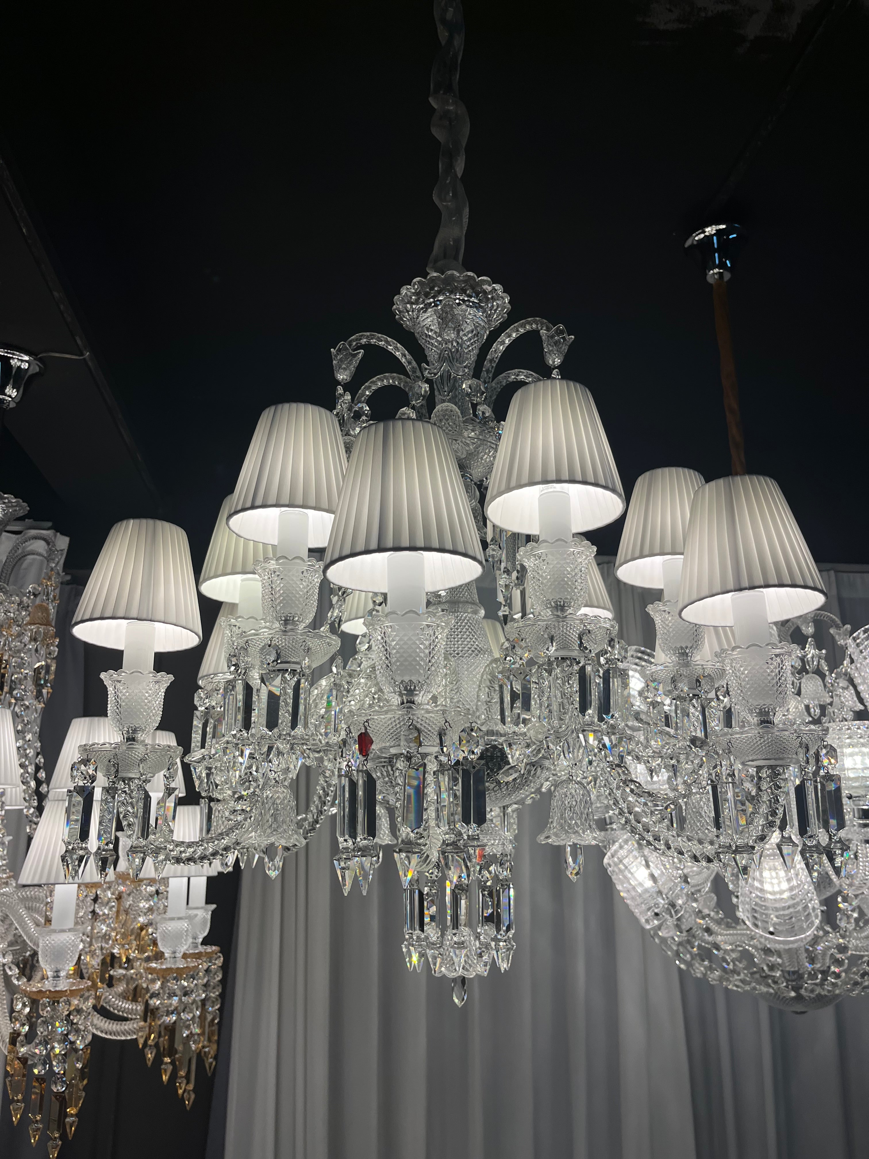 Zenith JE TE VOIS FLOU Baccarat CHANDELIER – MH LIGHTING Zenith JE TE VOIS FLOU Baccarat CHANDELIER – MH LIGHTING