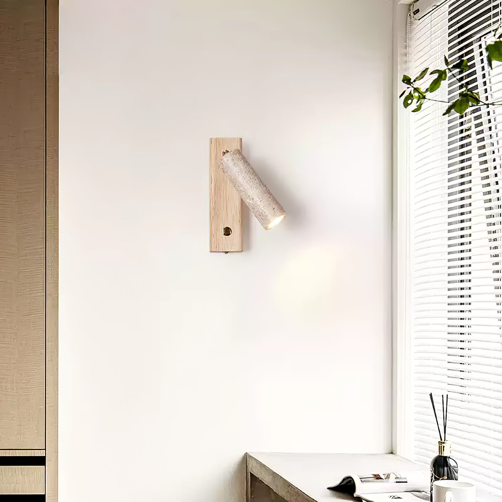Travertine Lustra Torch Wall Lamp