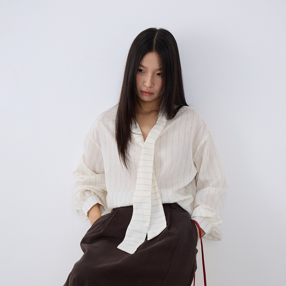 Shirt with floating collar and stripes made of cotton and linen