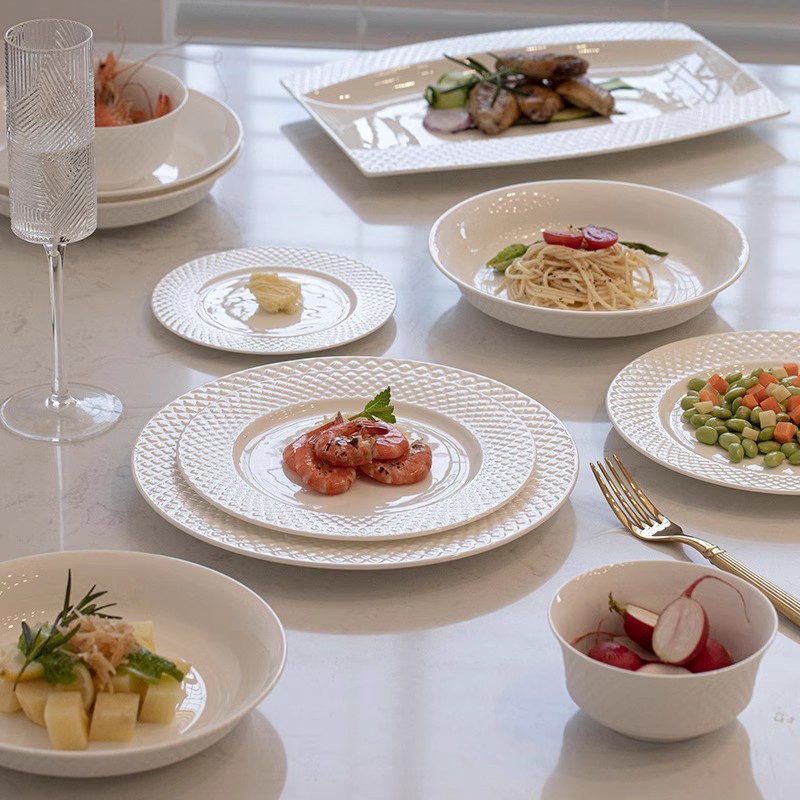 Minimalist threaded high-end western dinner plate