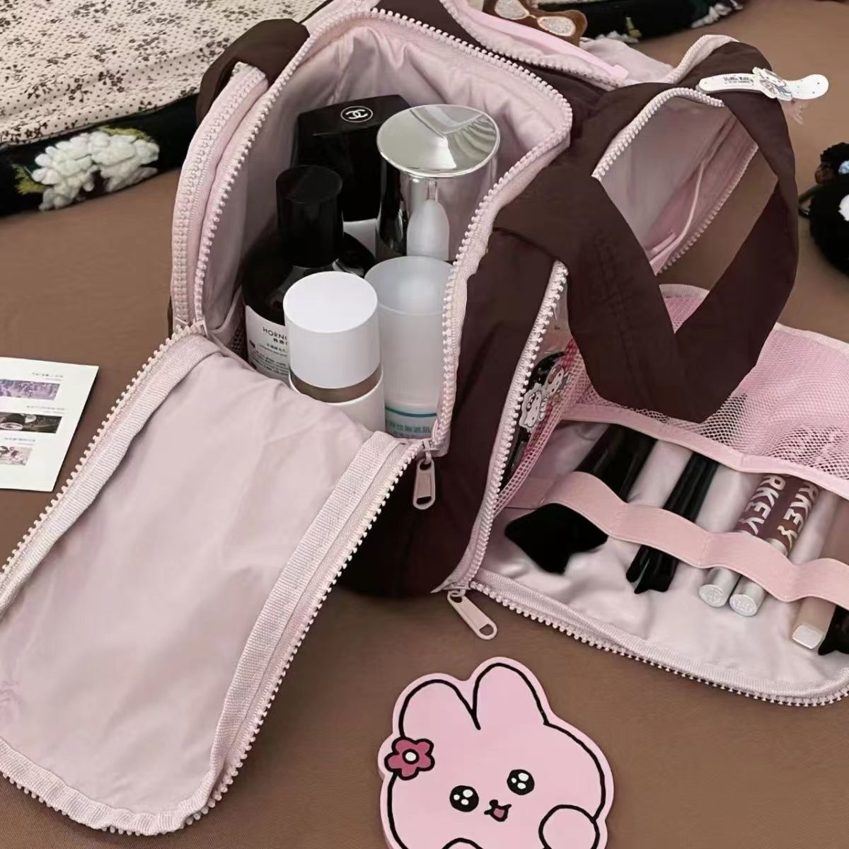 Multi-functional large-capacity portable storage makeup bag