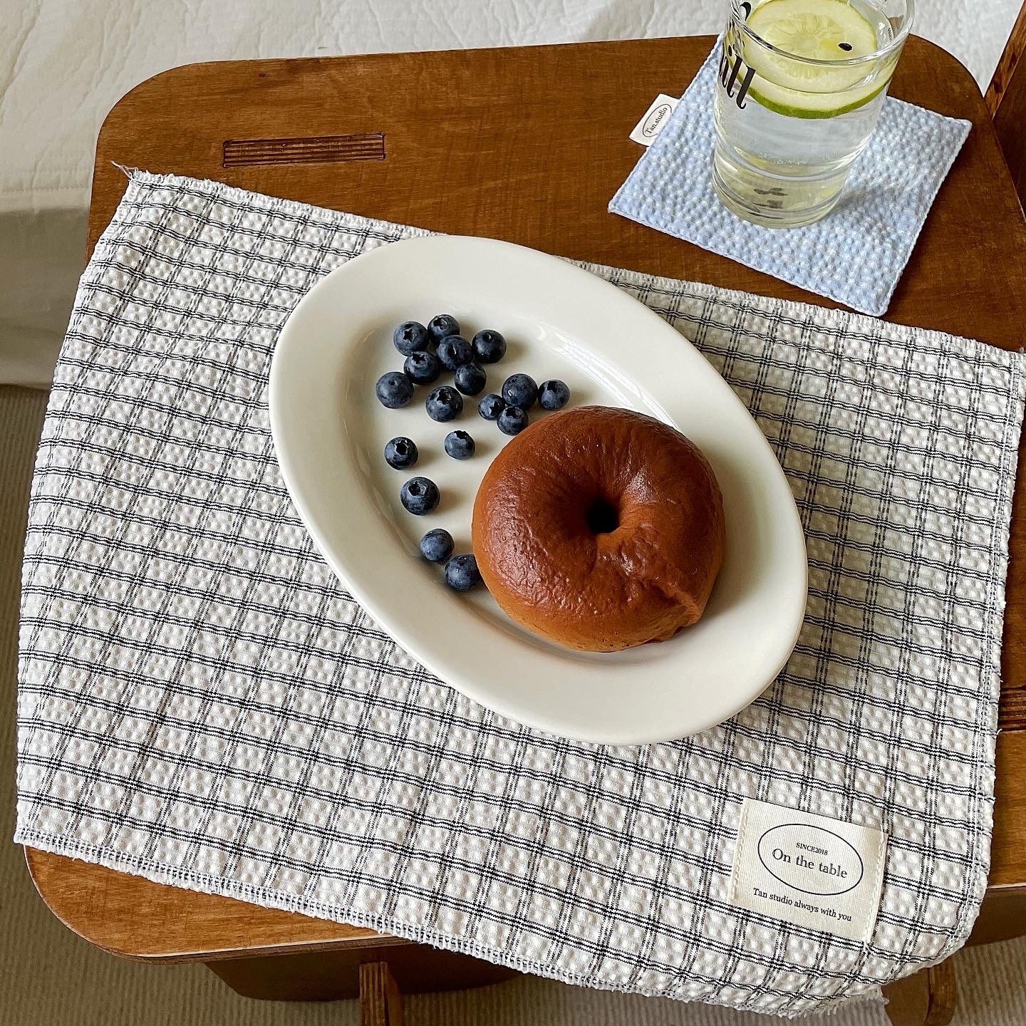 Low-saturation color checkered and striped placemats, heat-insulating tablecloths, and napkins