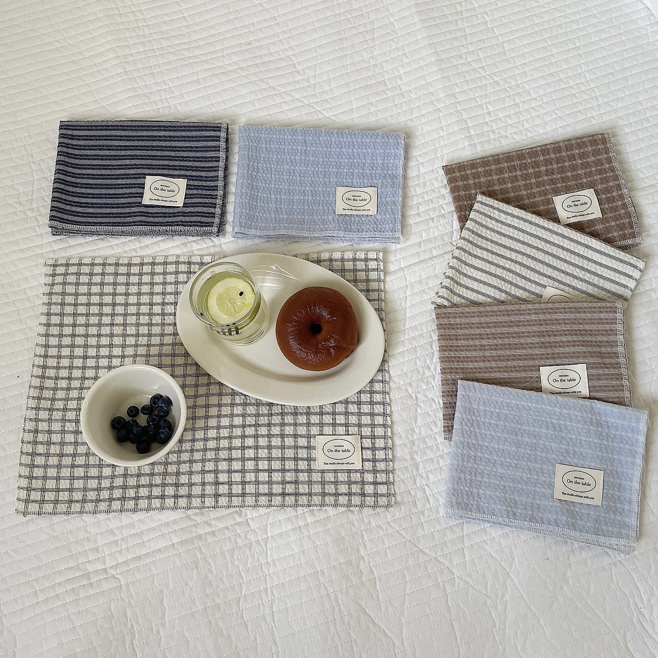 Low-saturation color checkered and striped placemats, heat-insulating tablecloths, and napkins