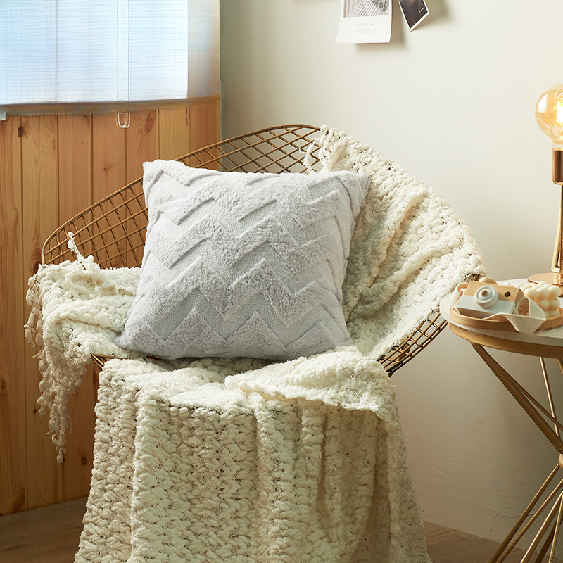 Three-dimensional wavy pattern plush pillowcase