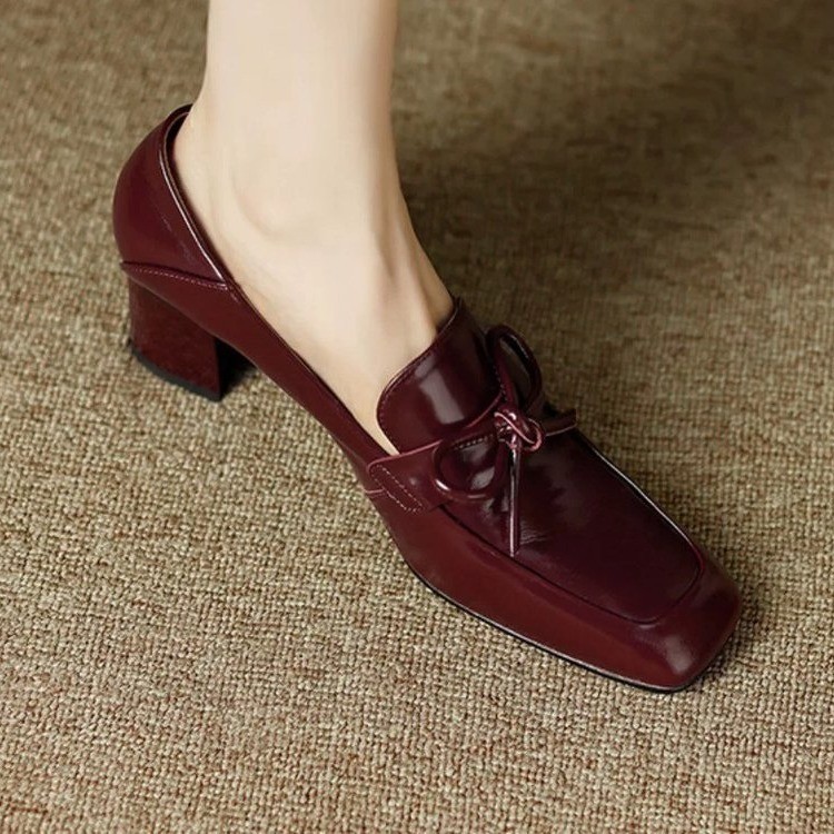 Square-toe mid-heel soft leather loafers