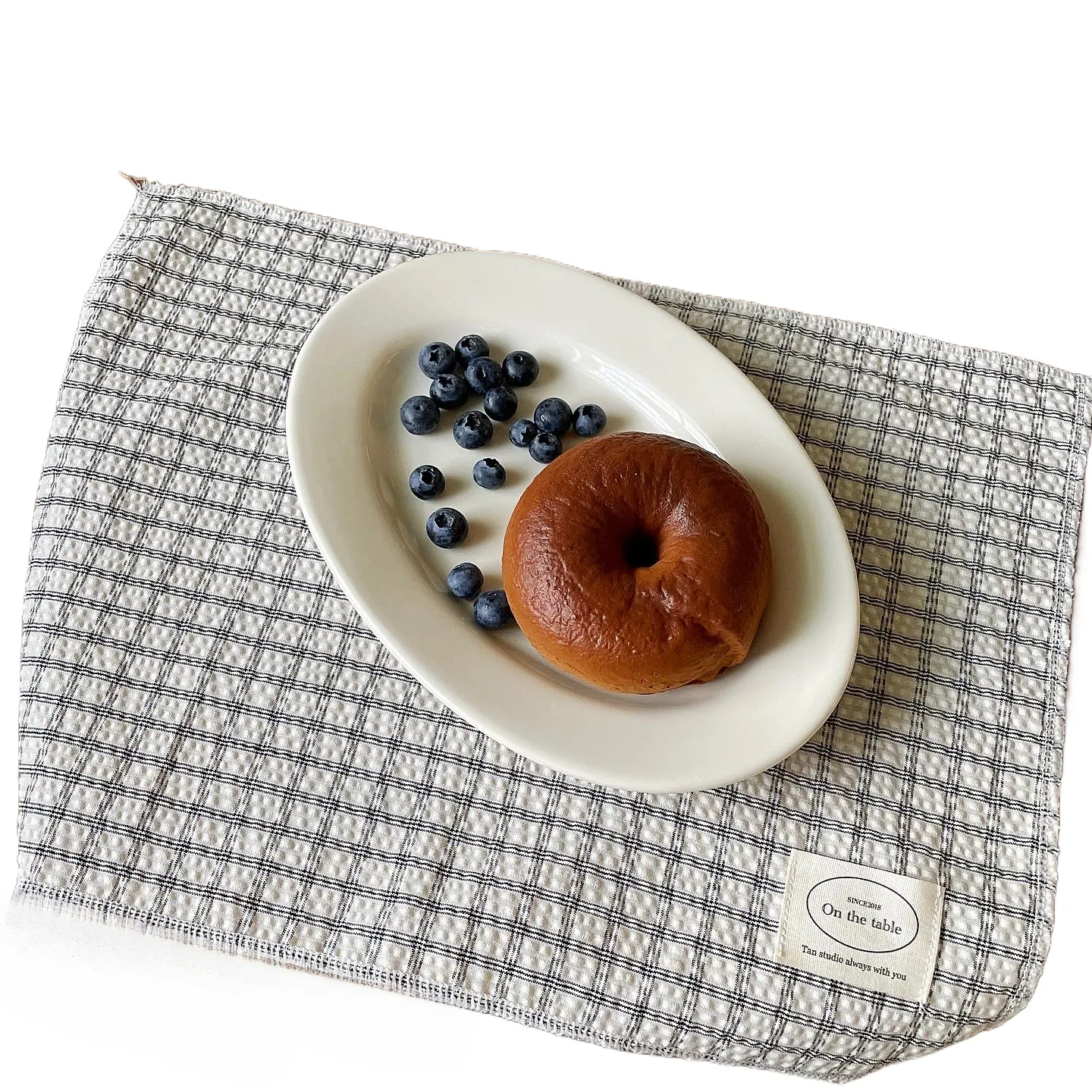 Low-saturation color checkered and striped placemats, heat-insulating tablecloths, and napkins
