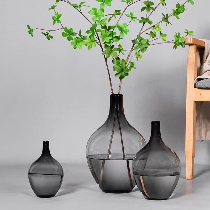 Large-bellied transparent glass vase