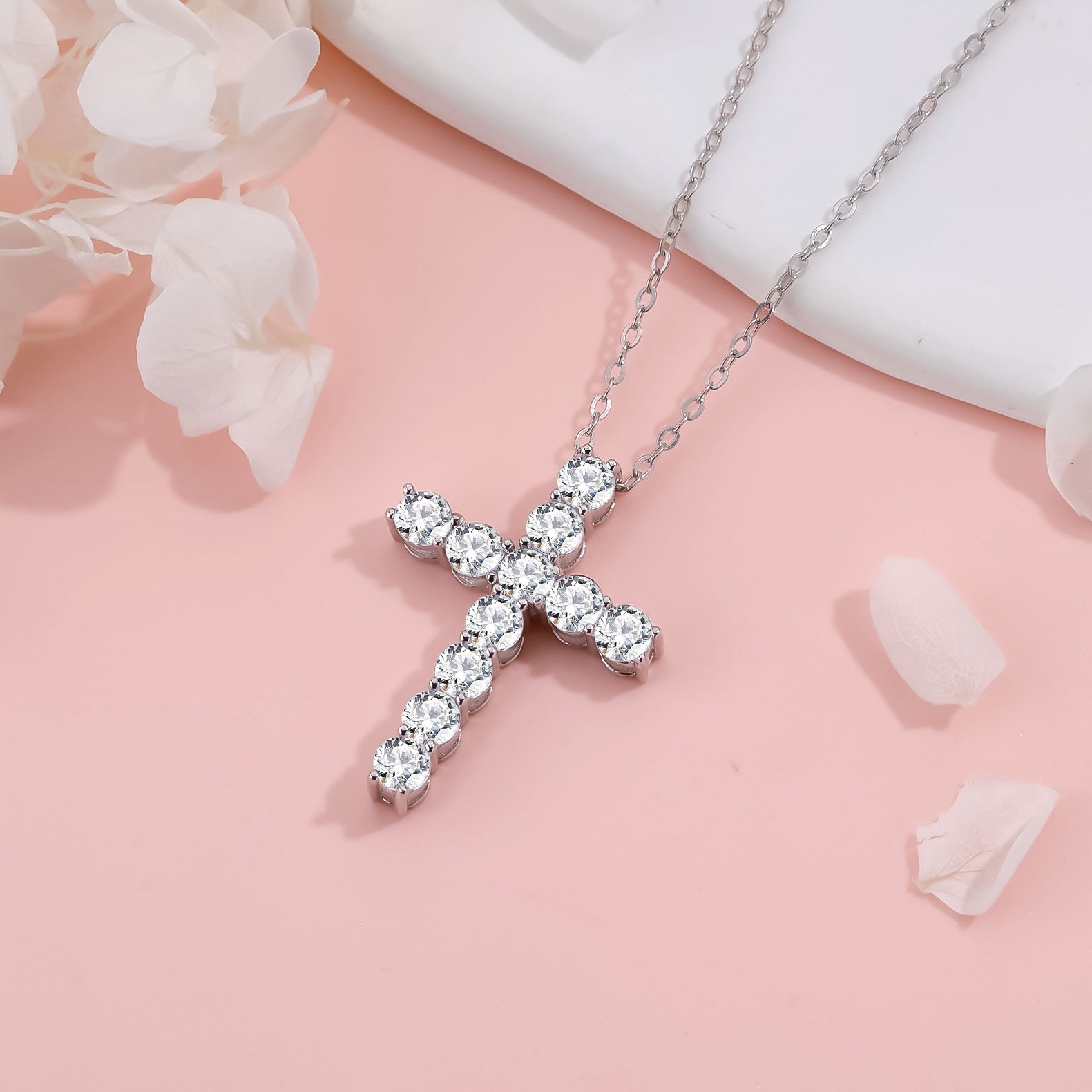 High-end 925 silver cross necklace with a high-end feel