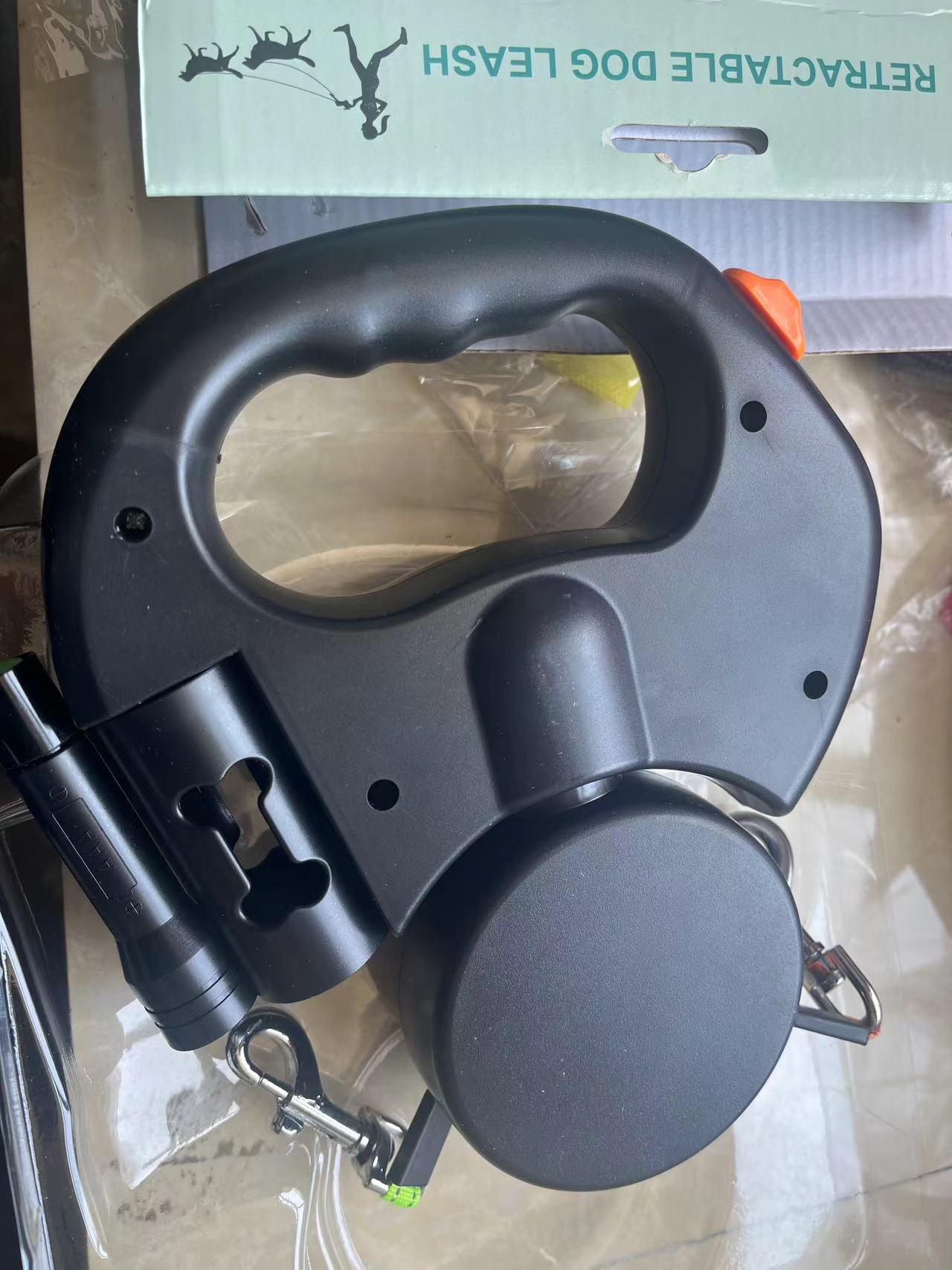 2-in-1 retractable dog leash for small and medium-sized dogs