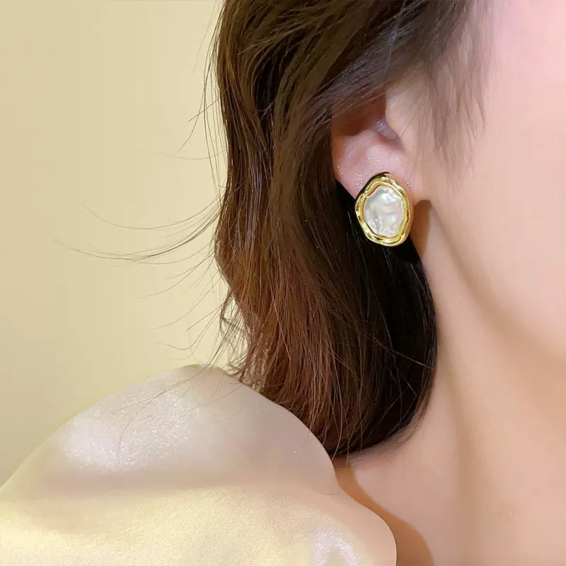 High-end irregular pearl pendant