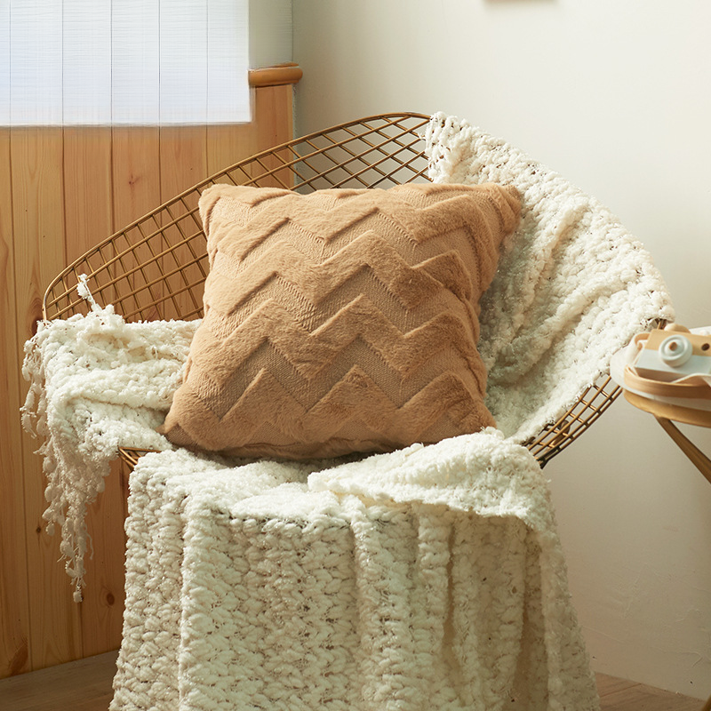Three-dimensional wavy pattern plush pillowcase