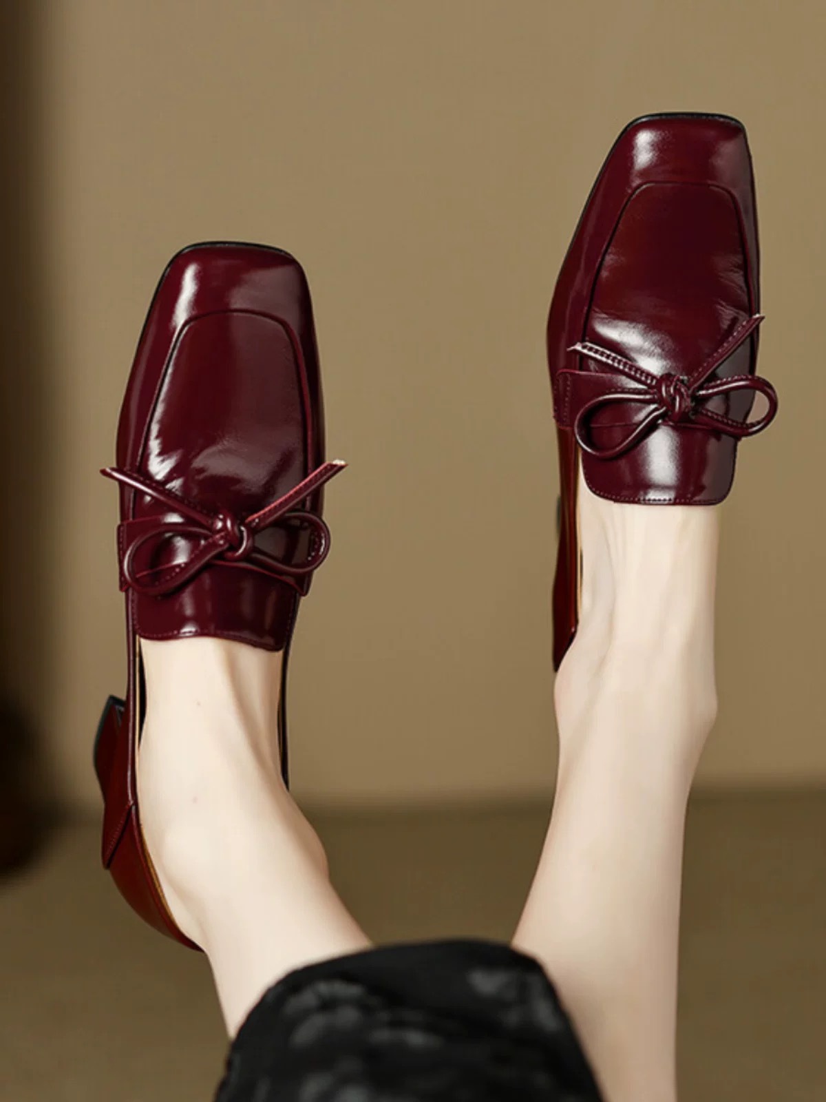 Square-toe mid-heel soft leather loafers