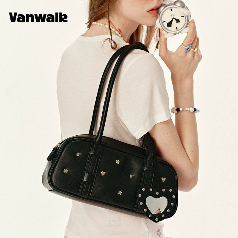 Niche design rivet one-shoulder handbag