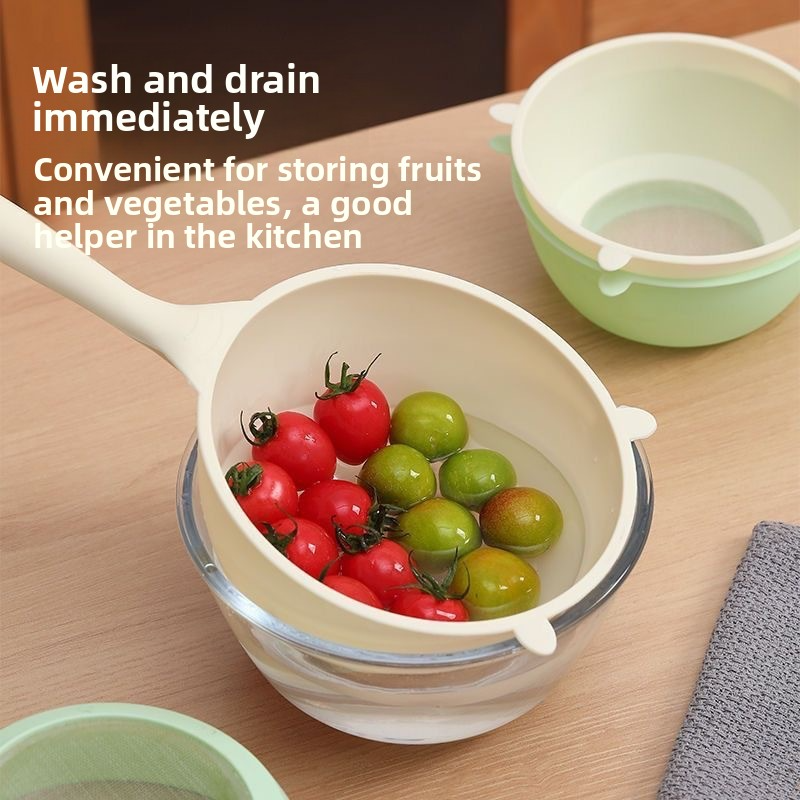 A rice strainer with fine holes that does not let rice leak out