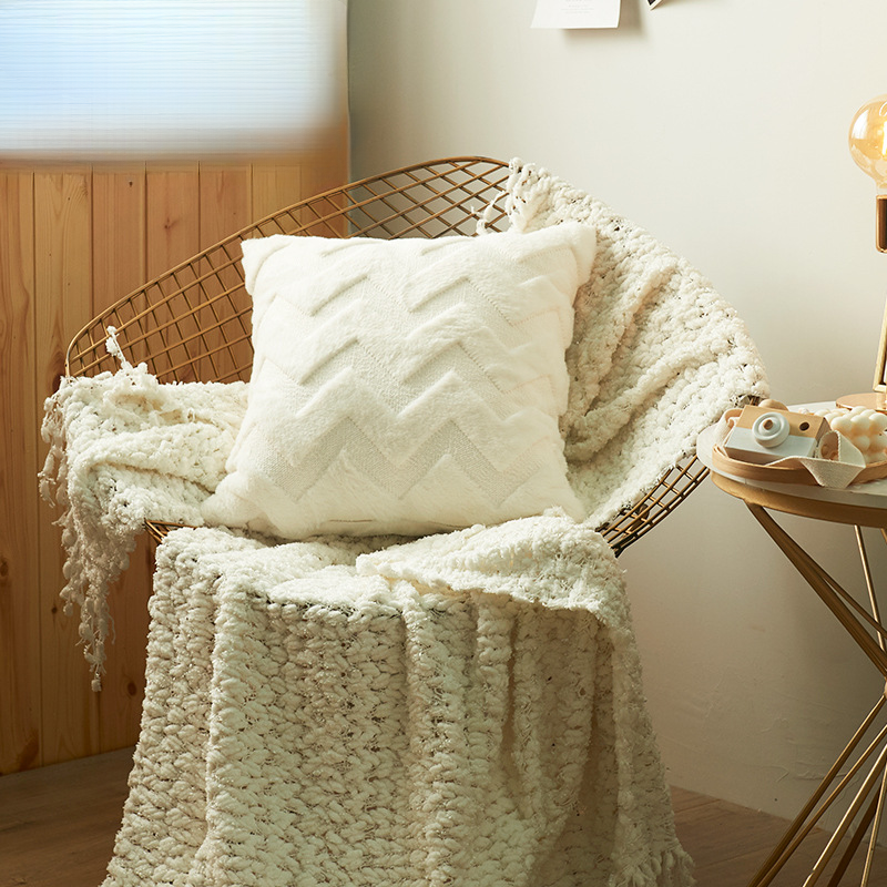 Three-dimensional wavy pattern plush pillowcase