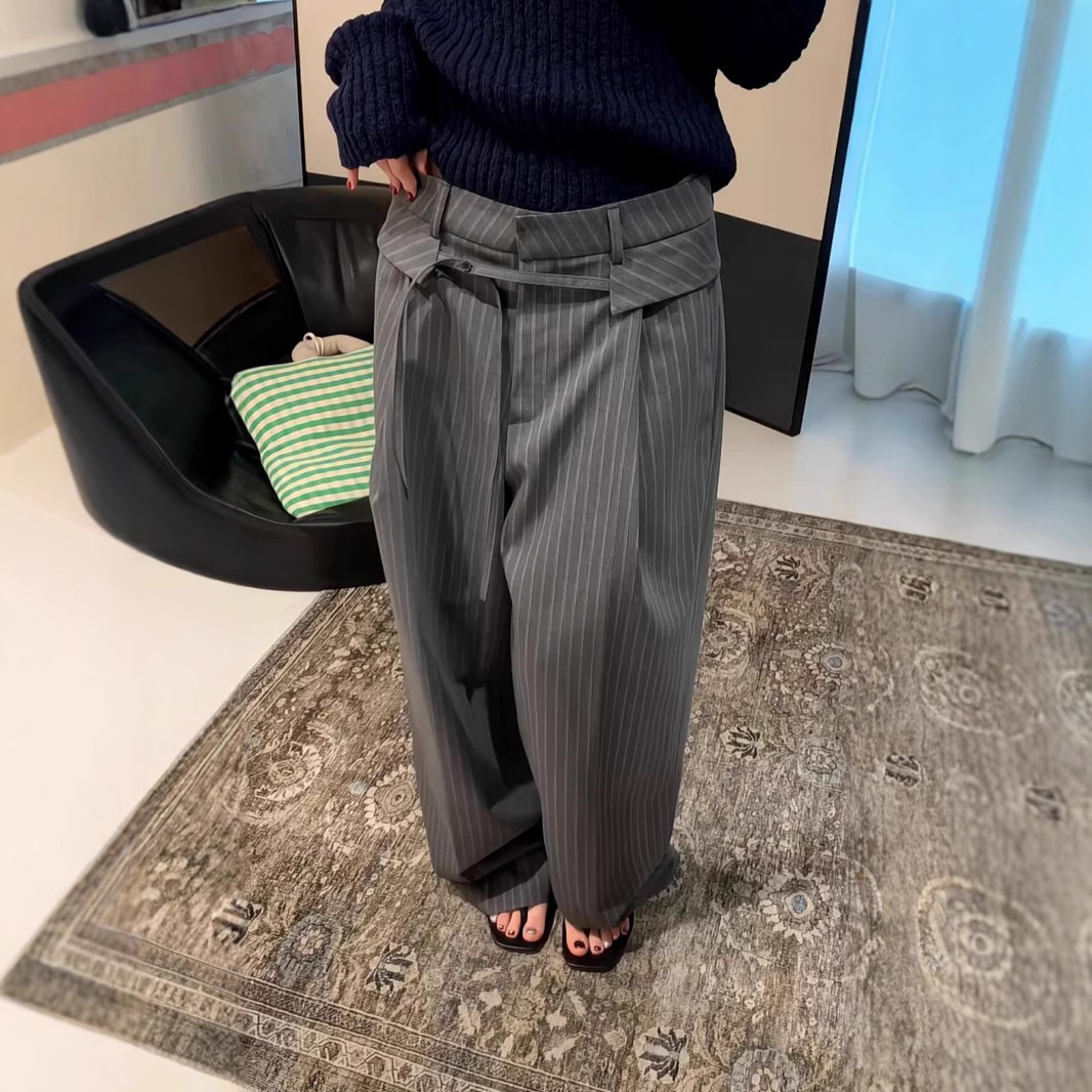 Two-piece set of temperament-designed sweater and suit pants