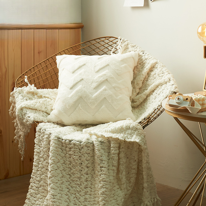 Three-dimensional wavy pattern plush pillowcase