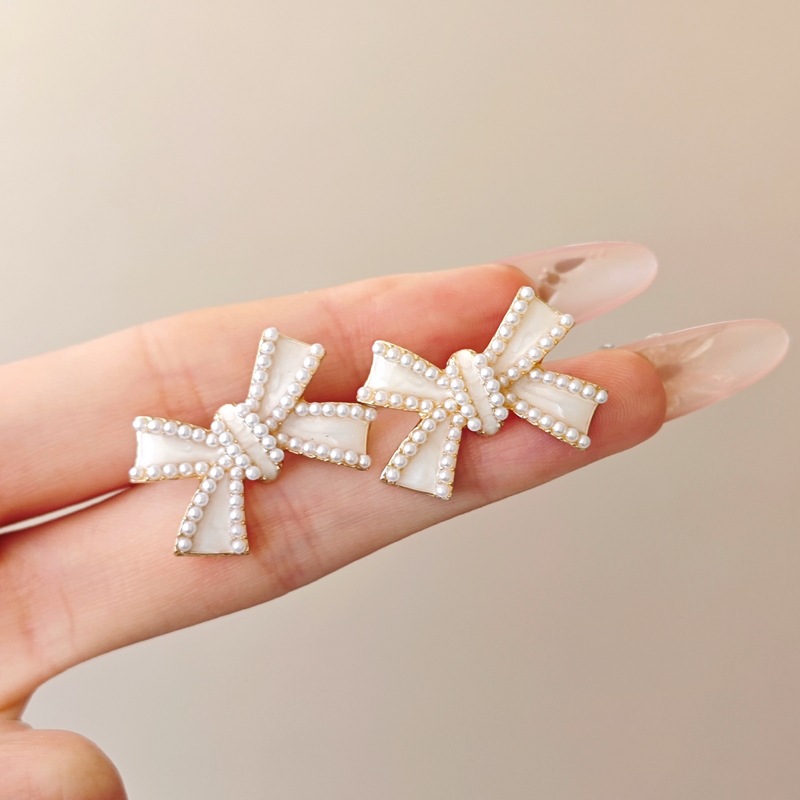 Pearl bow necklace and earring set