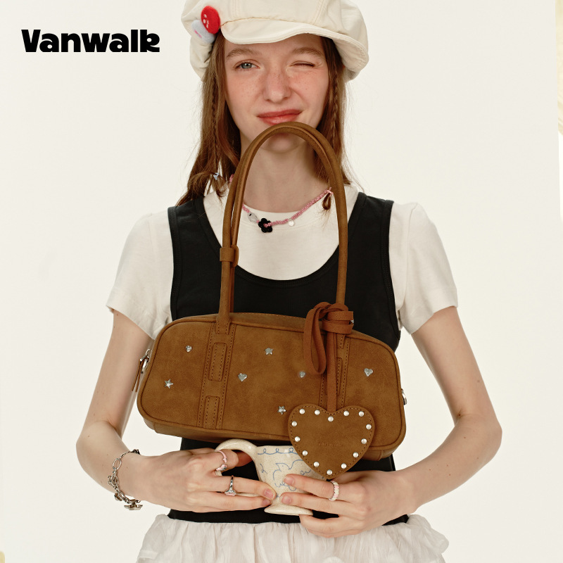 Niche design rivet one-shoulder handbag