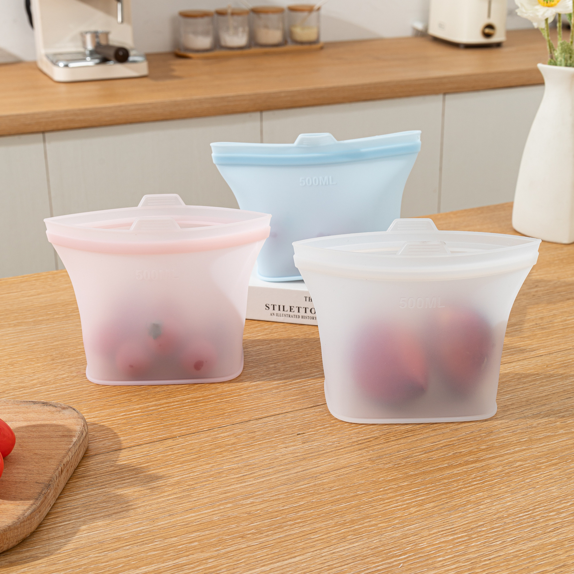 Multifunctional Sealed Silicone Food Container for Fruits and Vegetables in the Kitchen