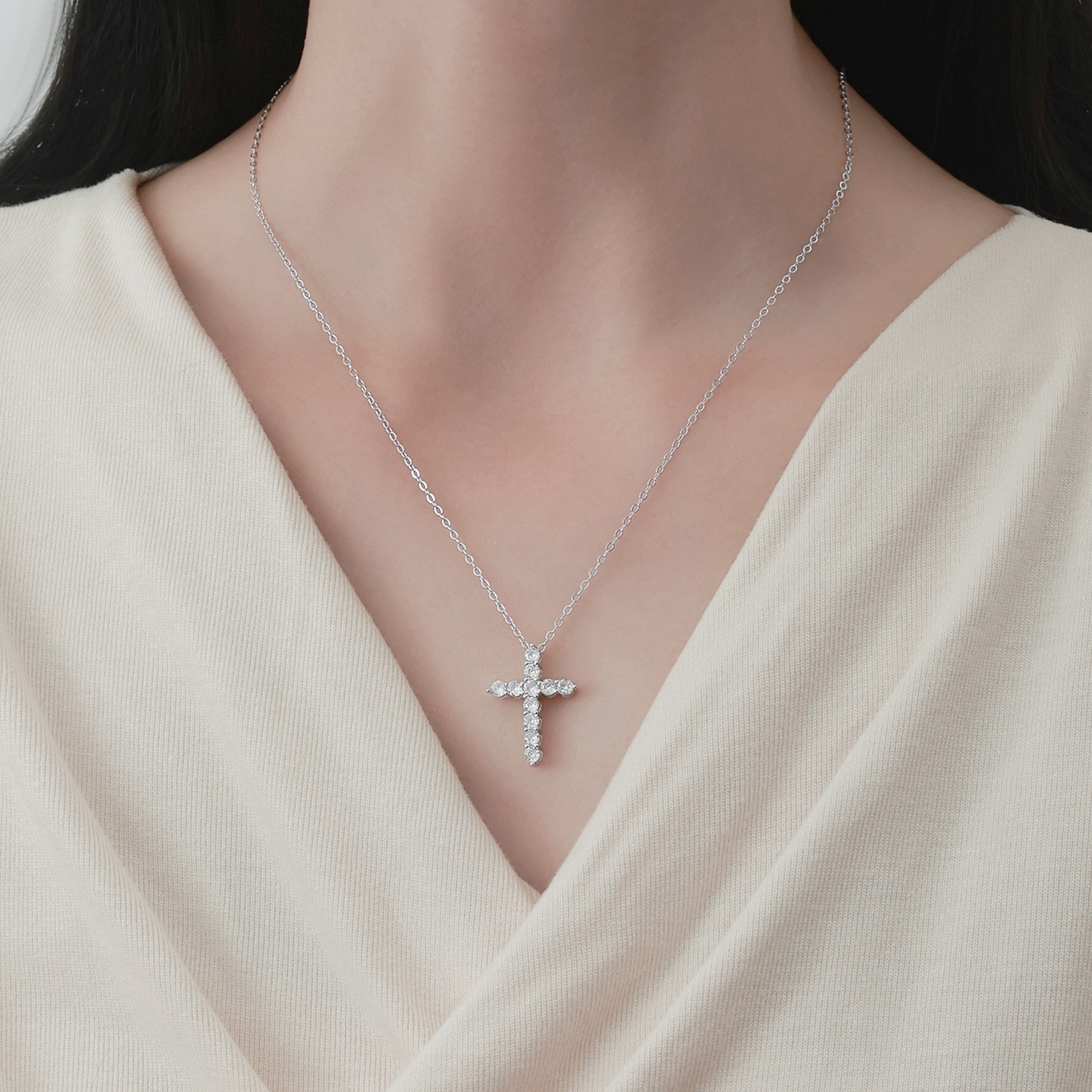High-end 925 silver cross necklace with a high-end feel