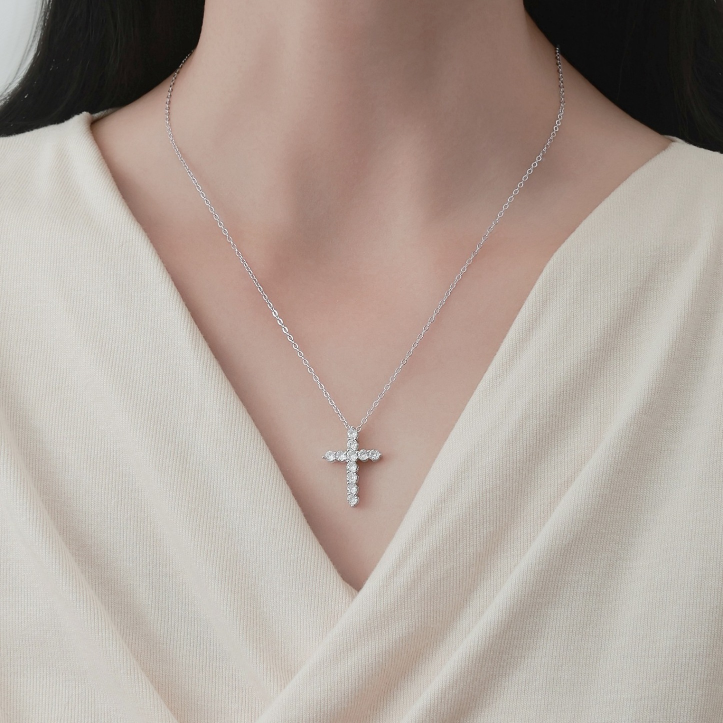 High-end 925 silver cross necklace with a high-end feel