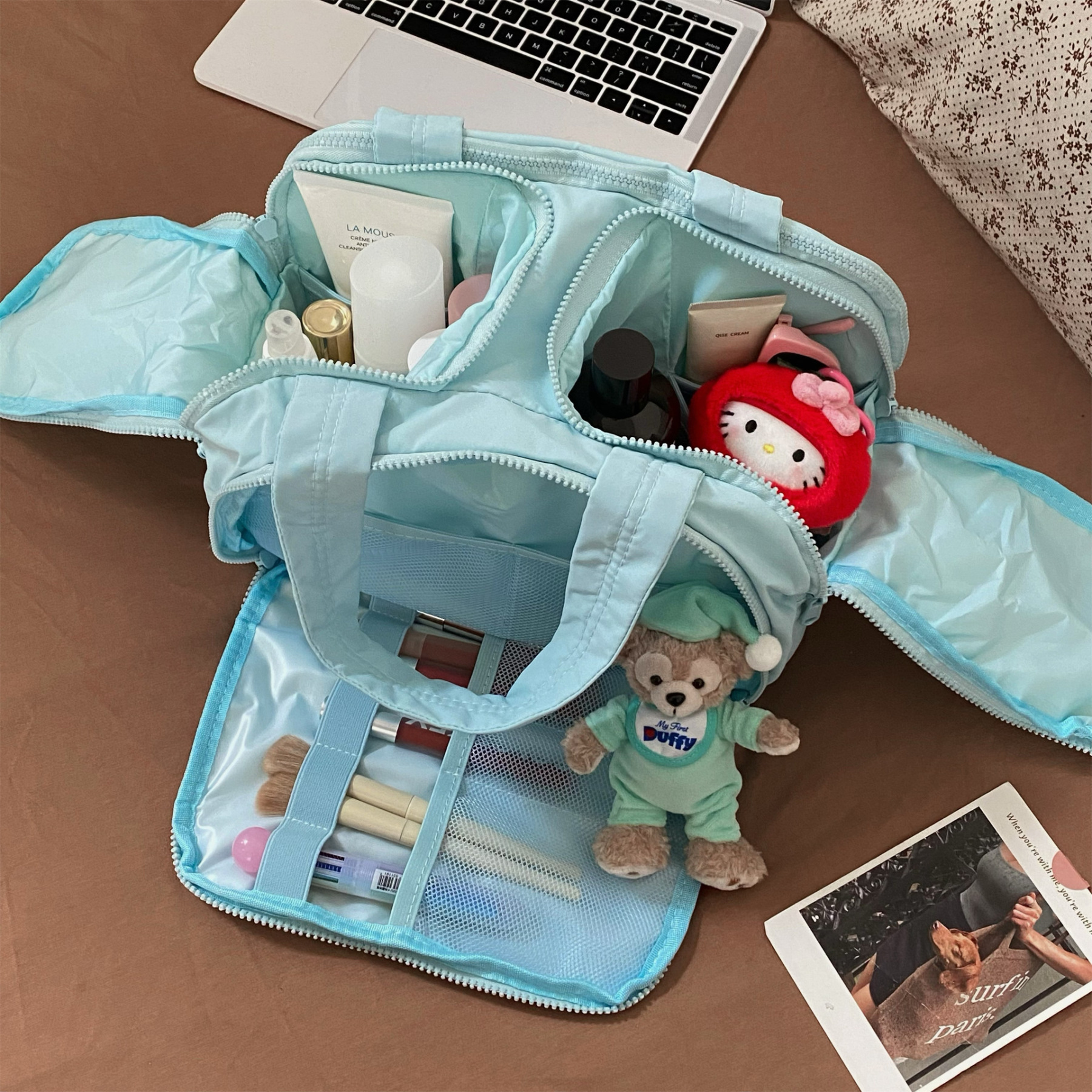 Multi-functional large-capacity portable storage makeup bag