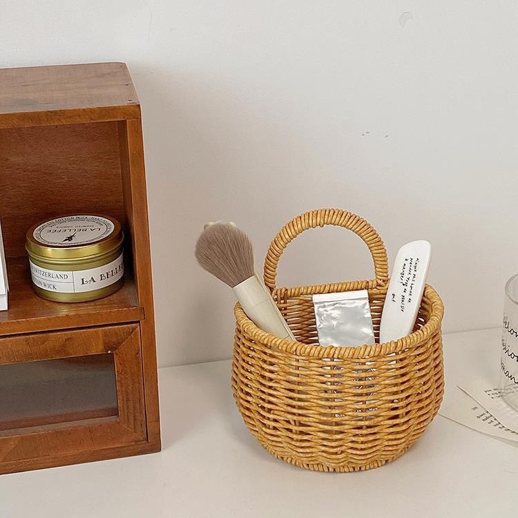 Wall-mounted rattan-like woven basket for storing green onions, ginger, and garlic in the kitchen