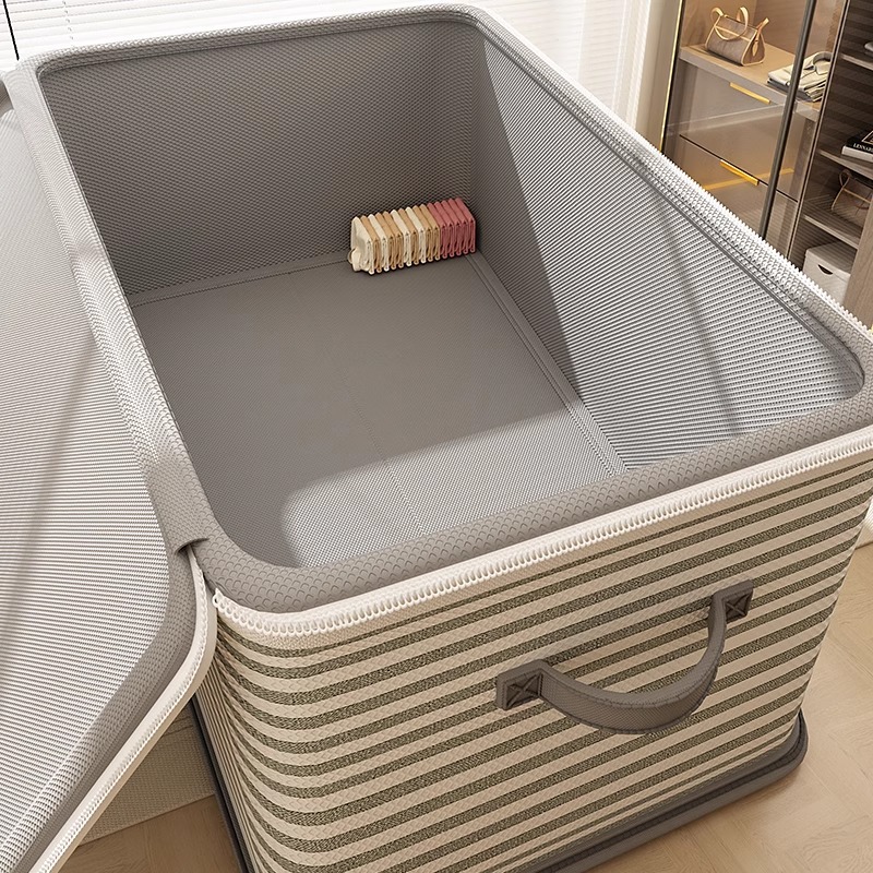 Simple lockable storage box