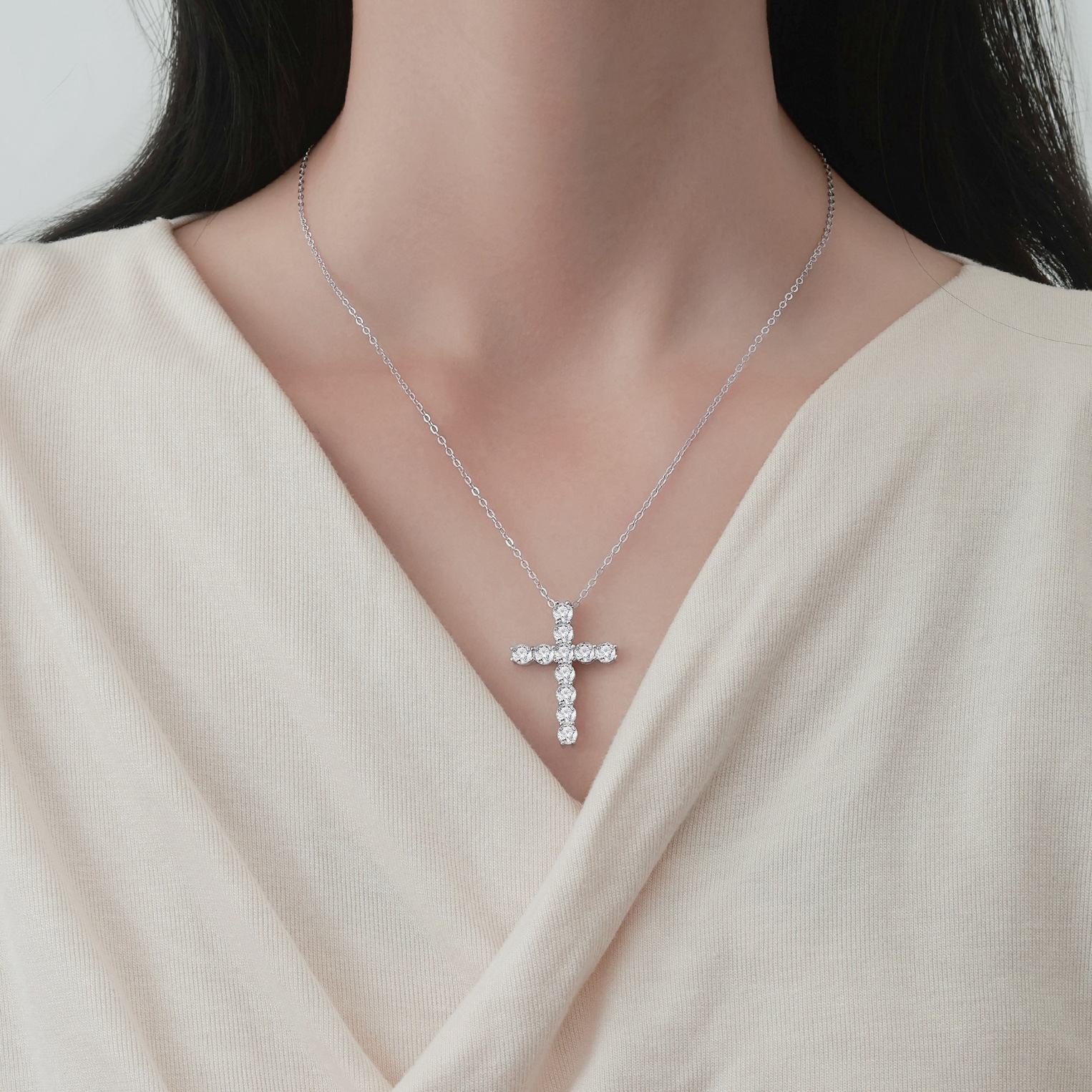 High-end 925 silver cross necklace with a high-end feel